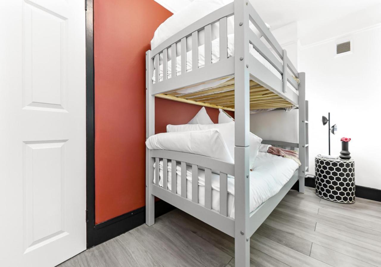 Radiant Serenity 2br Flat Sleeps 4 Warm Ambiance Apartament
