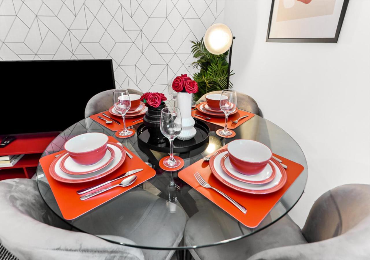 Radiant Serenity 2br Flat Sleeps 4 Warm Ambiance Apartament